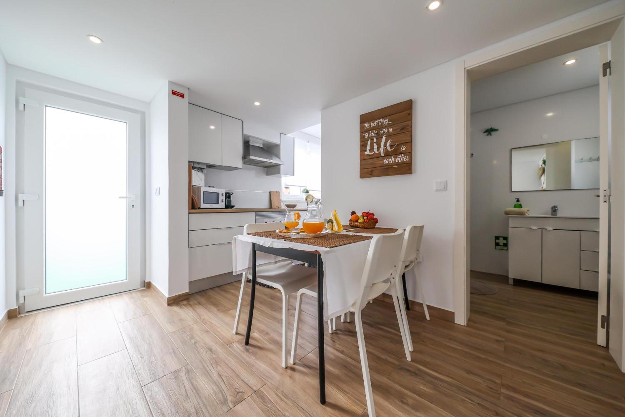 Casas Com Amoras In Serra Da Pescaria
